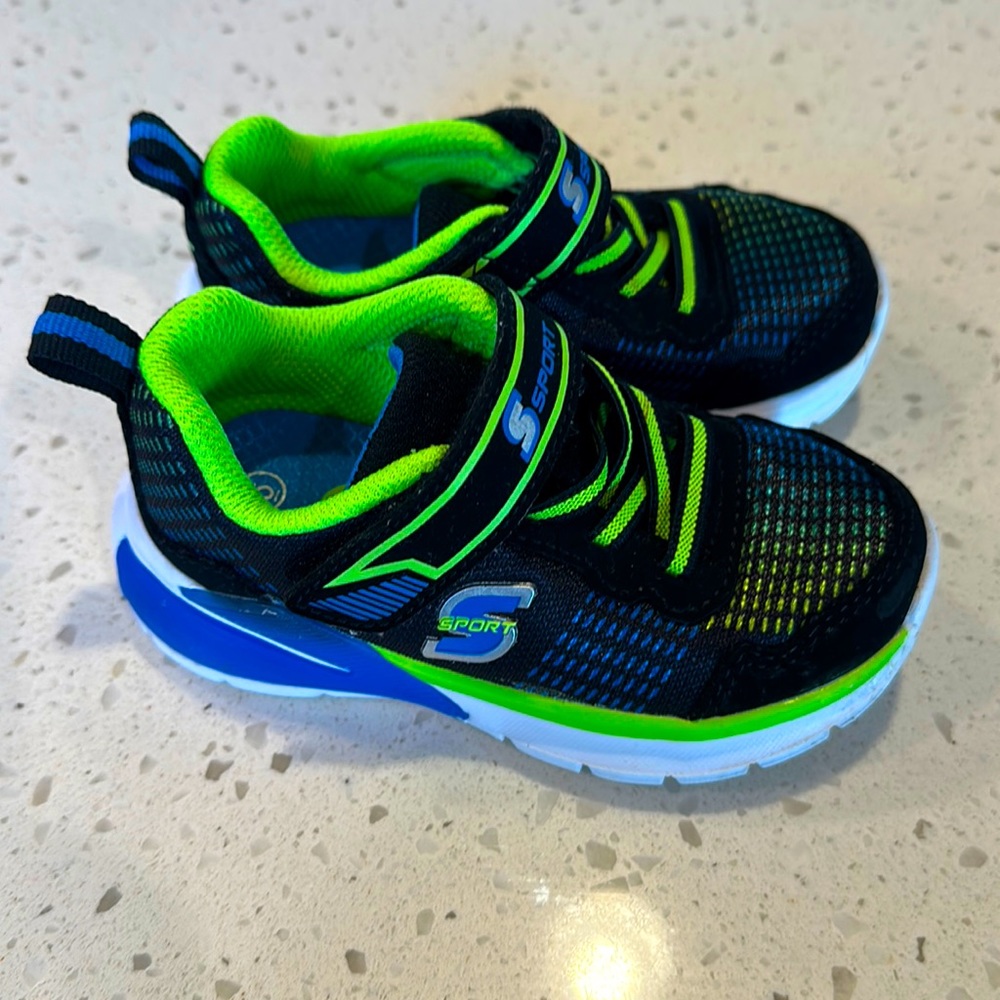 Sketchers Lightups - Toddler Size 6